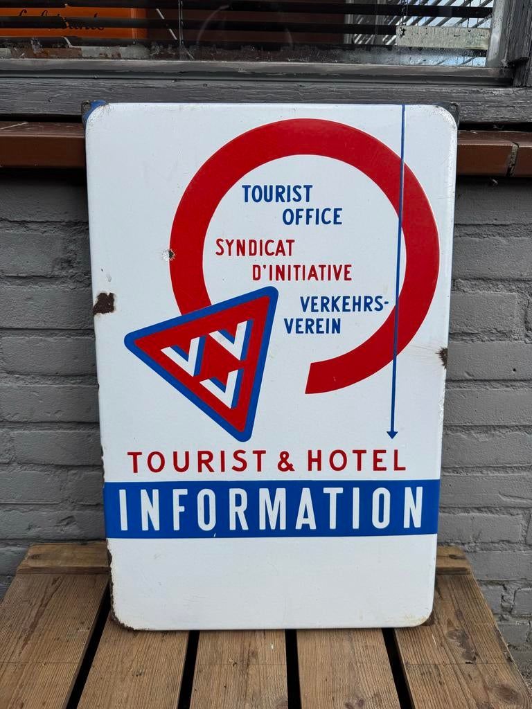 Vintage Emaille Bord: Tourist & Hotel Informatie, Antiek en Kunst, Antiek | Emaille, Ophalen of Verzenden