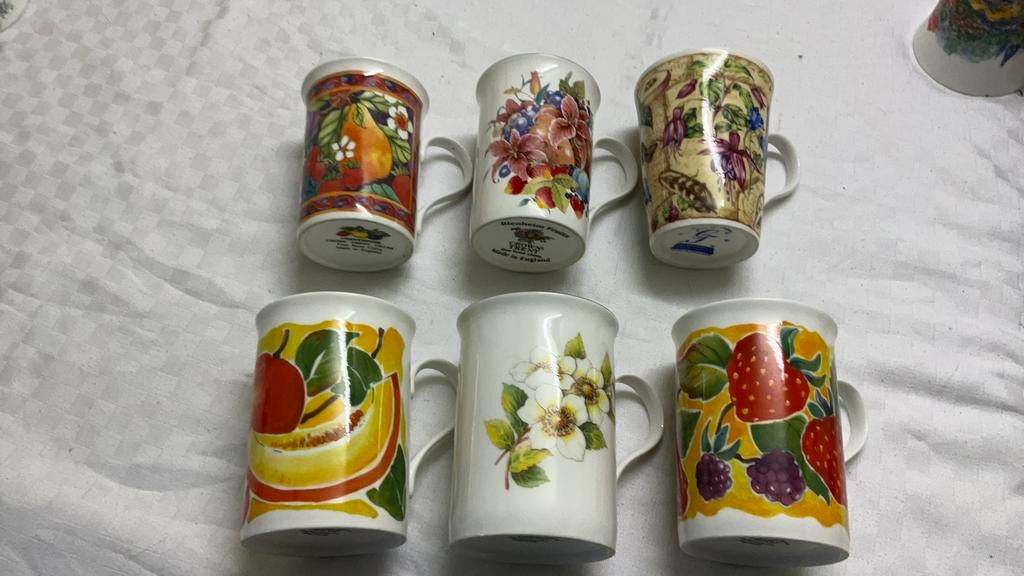 Crown trent, bone china, bekers, fruit, bloemen, Huis en Inrichting, Keuken | Servies, Ophalen of Verzenden, Zo goed als nieuw