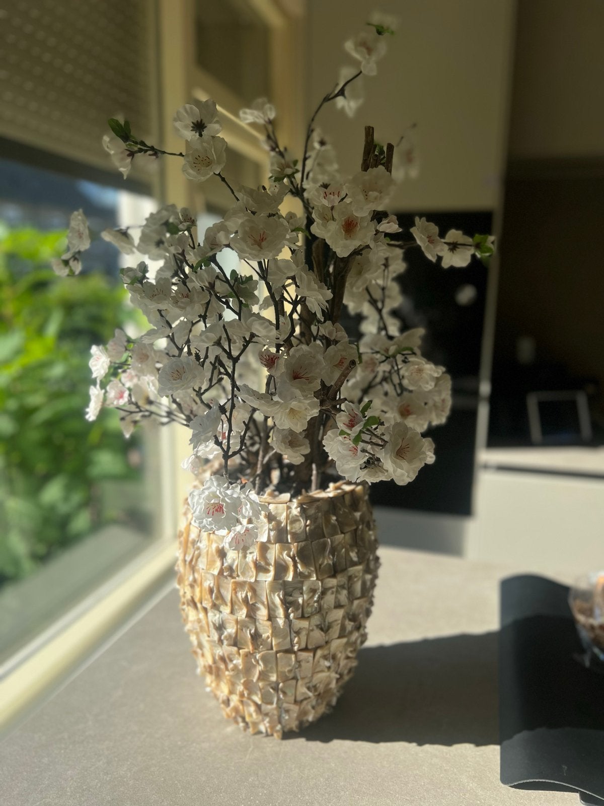 Decoratieve vaas met kunstbloemen, Huis en Inrichting, Woonaccessoires | Vazen, Ophalen, Overige materialen, Overige kleuren, Nieuw