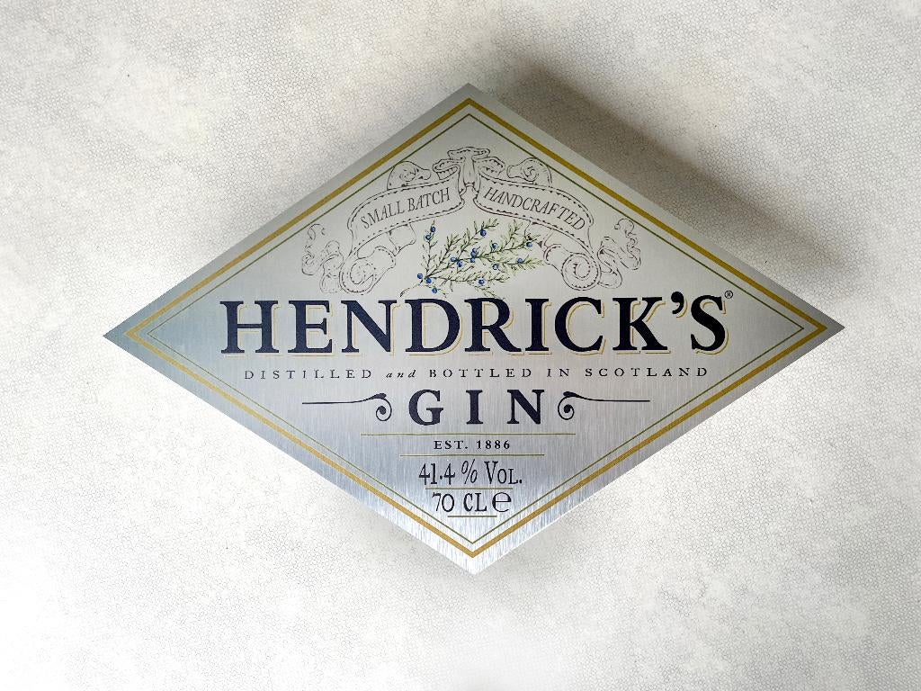 Reclamebord Hendrick’s Gin, etiket, groot 40x57cm aluminium, Ophalen of Verzenden, Nieuw, Reclamebord