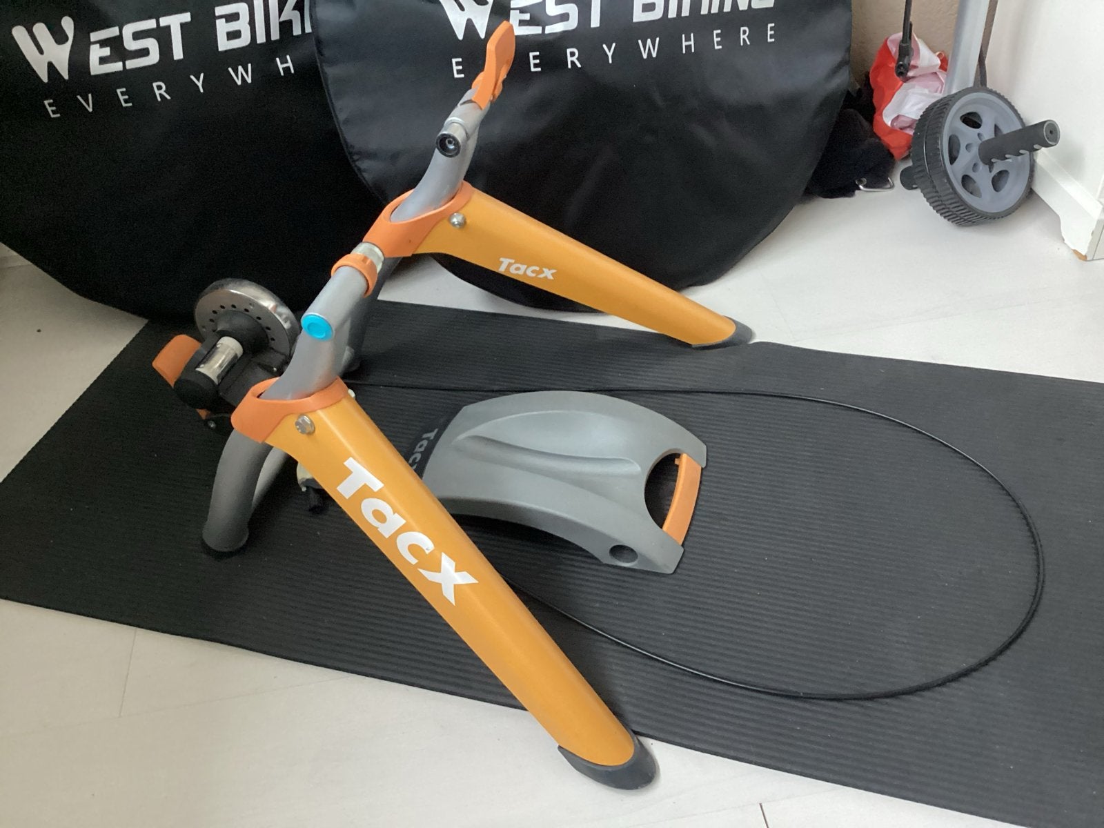 Tacx fietstrainer met blauwe trainingsband, Ophalen, Gebruikt, Overige typen, Kunststof
