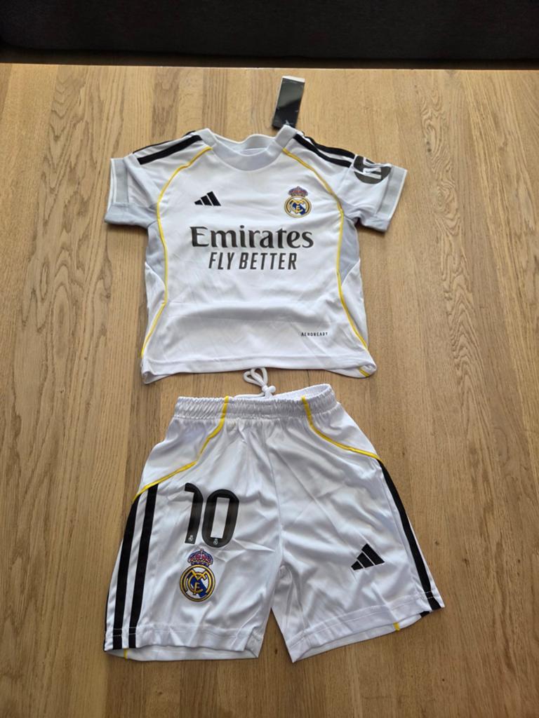 Real Madrid Mbappe Thuisshirt Set - Maat 98/104 Nike, Ophalen of Verzenden, Nieuw, Real Madrid, Jongen
