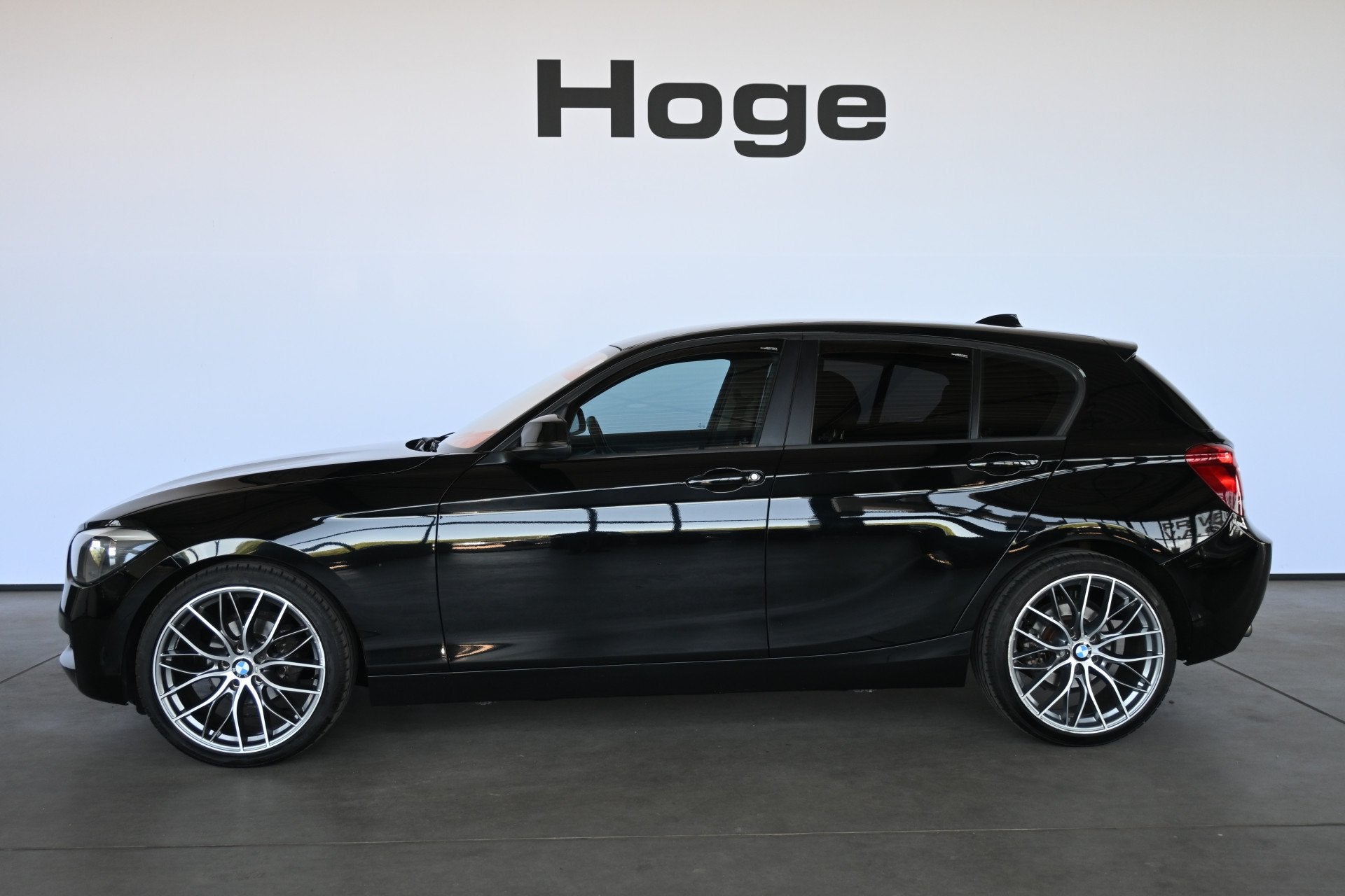 BMW 1-serie 116i Business+ Clima Cruise control Navigatie Xe, Auto's, 1-Serie, Euro 5, Gebruikt, 4 cilinders