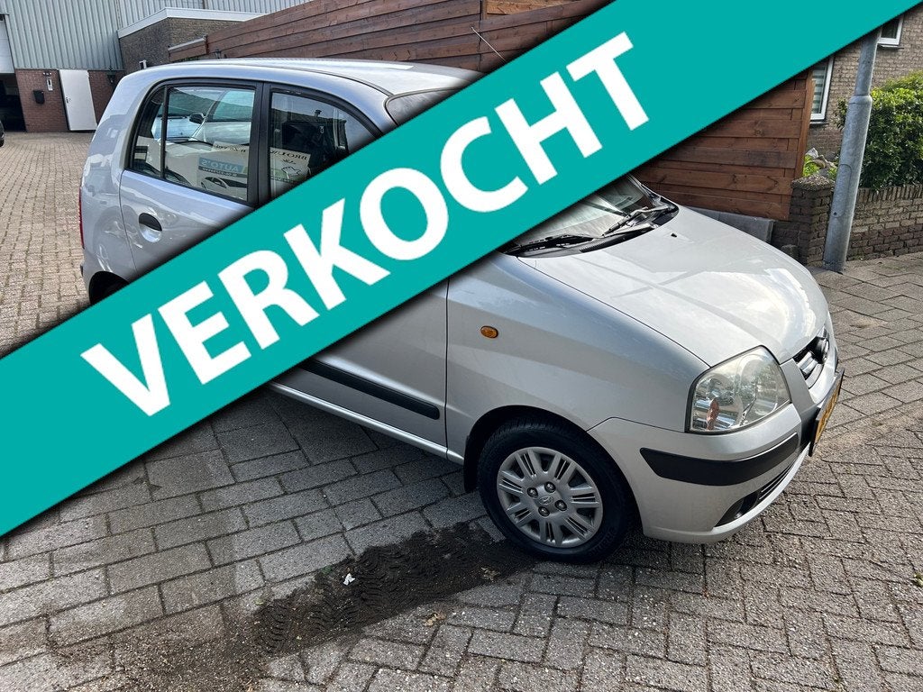 Hyundai Atos 1.1i Active Cool airco nieuwe apk eerste eigena, Auto's, Hyundai, Voorwielaandrijving, 31 €/maand, 4 cilinders, Origineel Nederlands