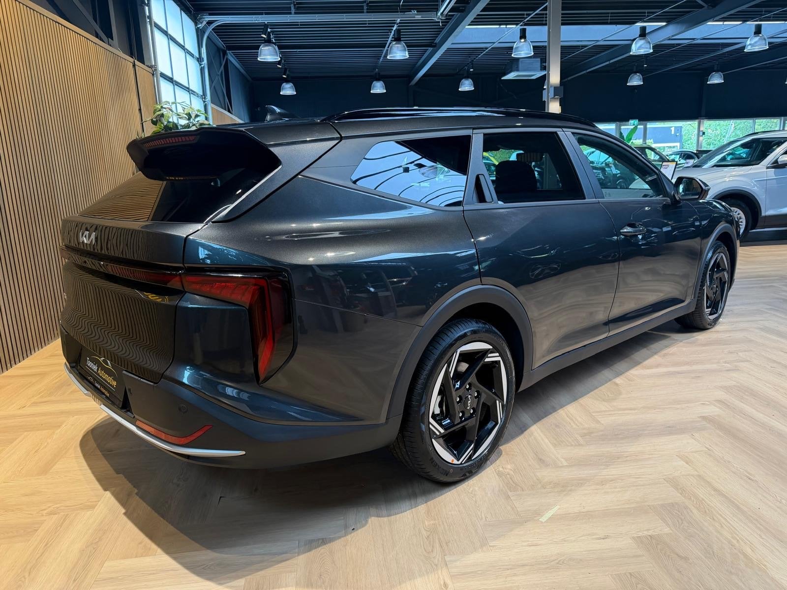 Kia K4 Sportswagon 1.6 T-GDi GT-Line Launch Edition, Auto's, Zwart, 4 cilinders, 179 pk, Alcantara