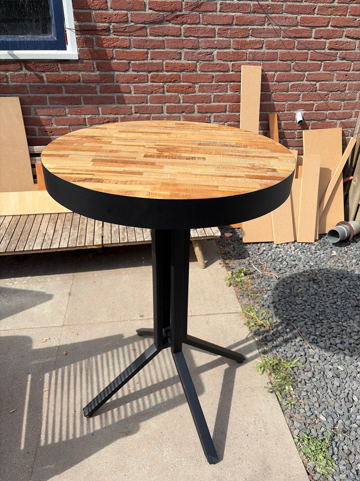 Stijlvolle bartafel met houten blad en metalen onderstel, Ophalen, Gebruikt