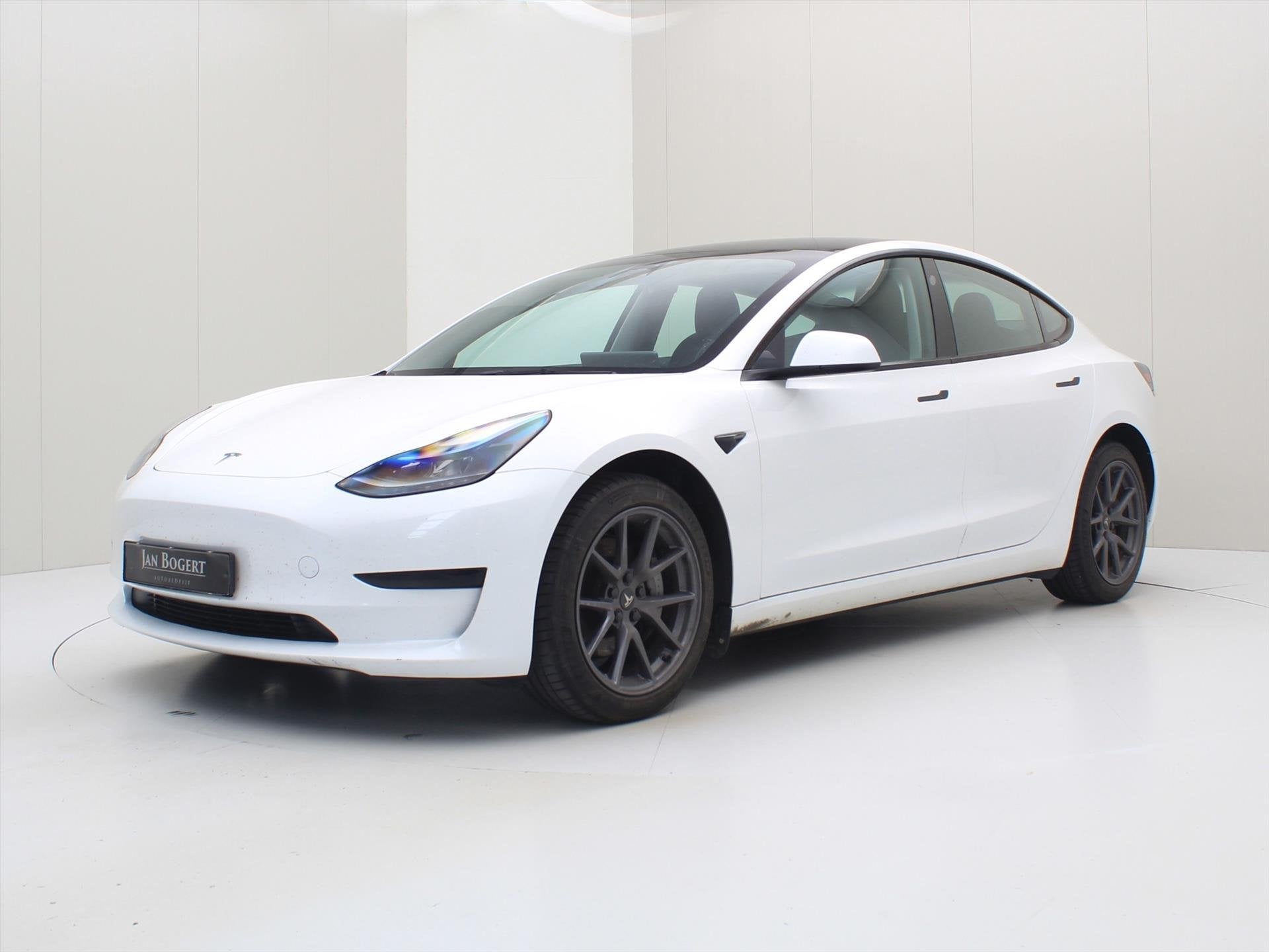 Tesla Model 3 Model 3 Standard RWD Plus 94.3% SoH FACELIFT [, Automaat, Achterwielaandrijving, Gebruikt, Zwart