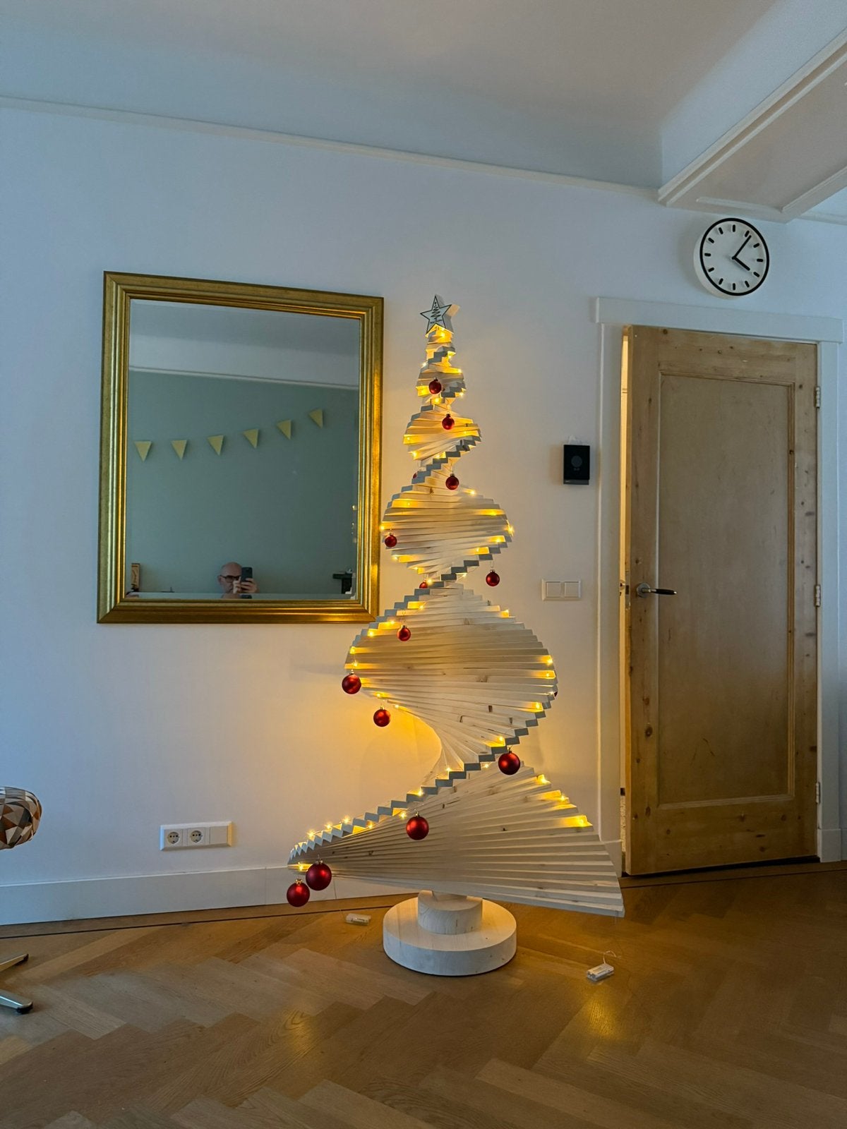 Unieke houten spiraal kerstboom 180 cm – duurzaam, modern, Ophalen, Zo goed als nieuw