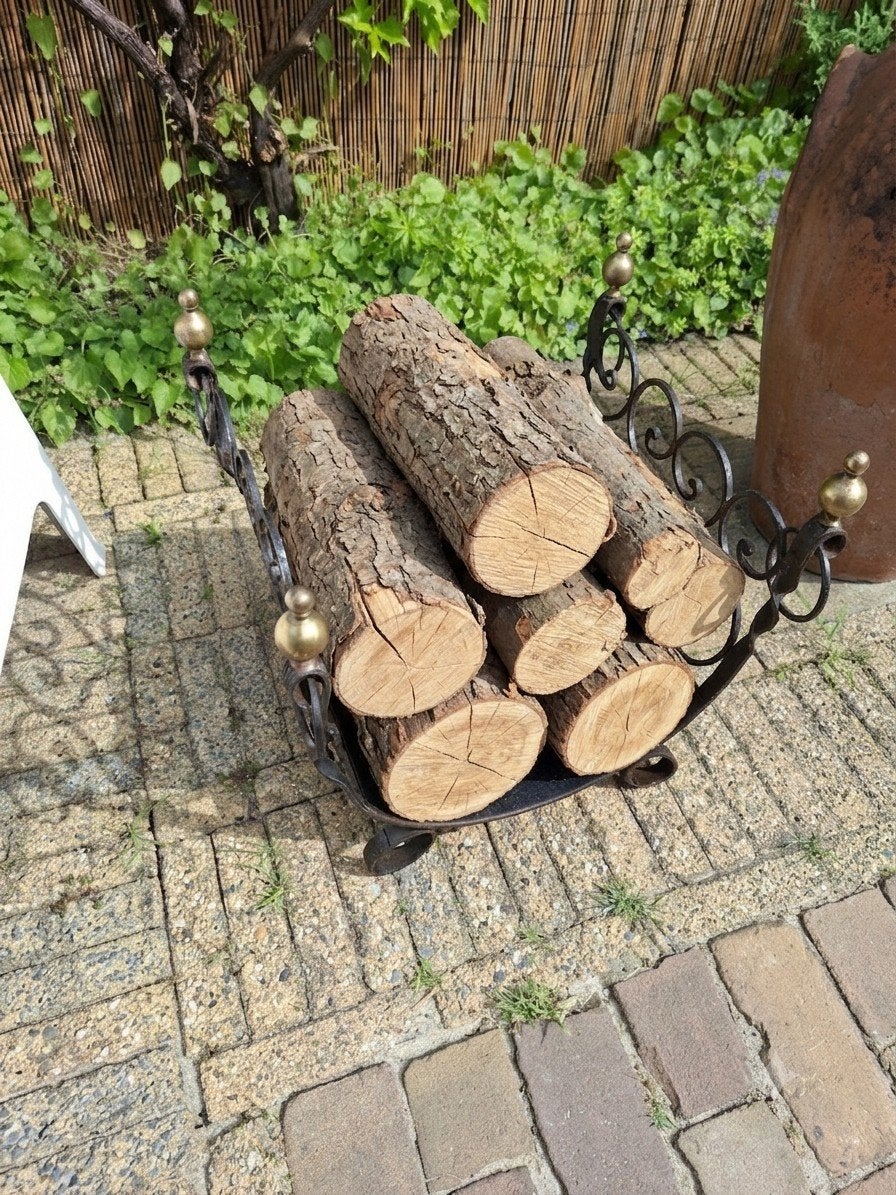 Antieke smeedijzeren houtbak met koperen knoppen, Ophalen of Verzenden