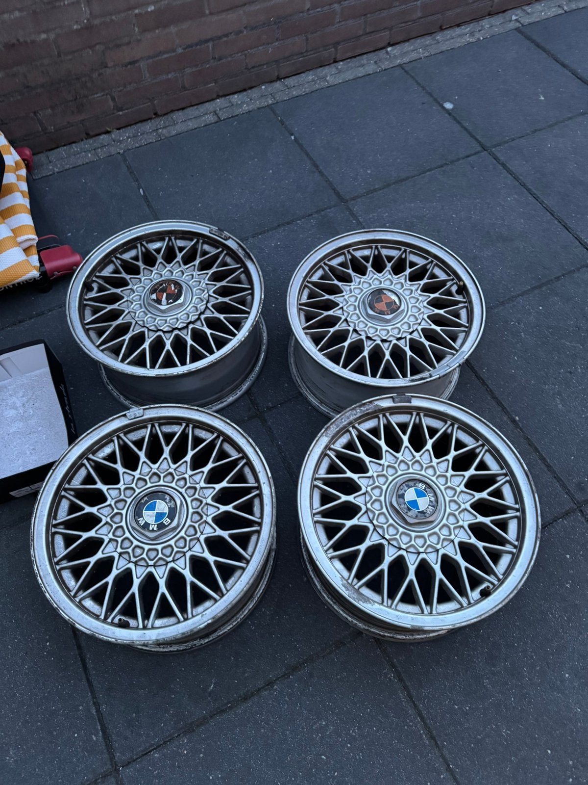 BMW e30 BBS kruisspaak velgen 15 inch et 24 met deksels, Ophalen, 15 inch, Velg(en), 195 mm