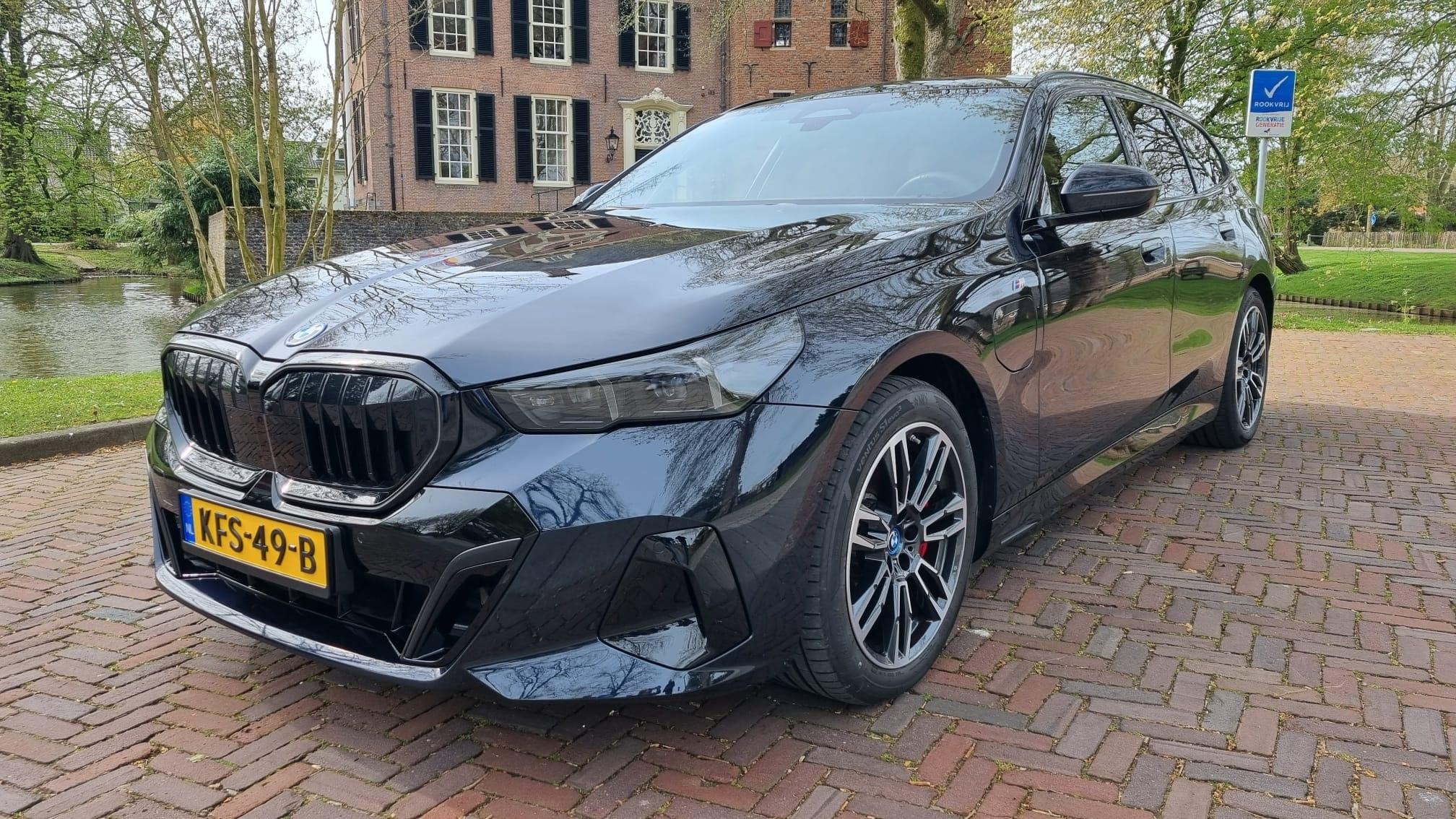 BMW 5-serie Touring 550e xDrive Adaptieve Cruisecontrole - M, Auto's, BMW, 12 maanden, Gebruikt, 135 min, Zwart