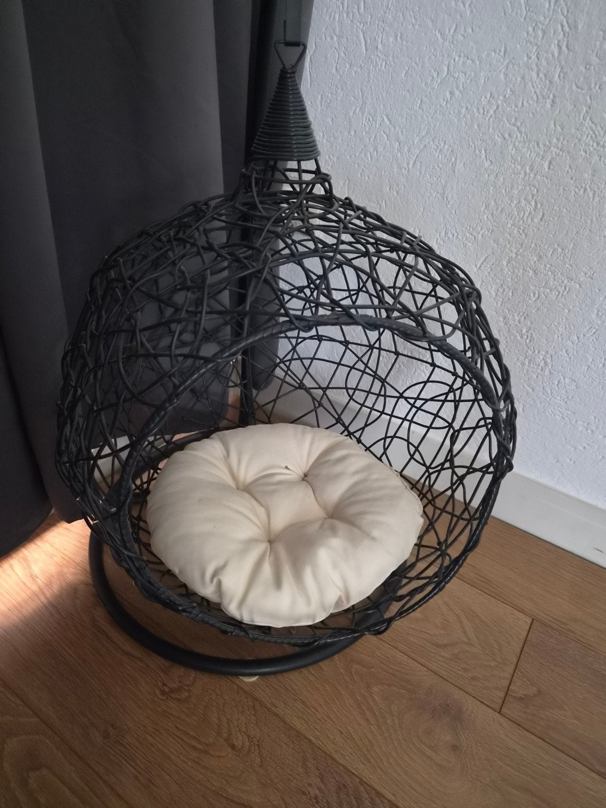 Katten hangstoel, Ophalen