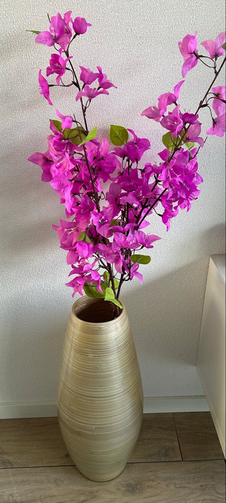 Grote  vaas met kunstbloemen, Overige materialen, Beige, Inclusief decoratie, Ophalen of Verzenden