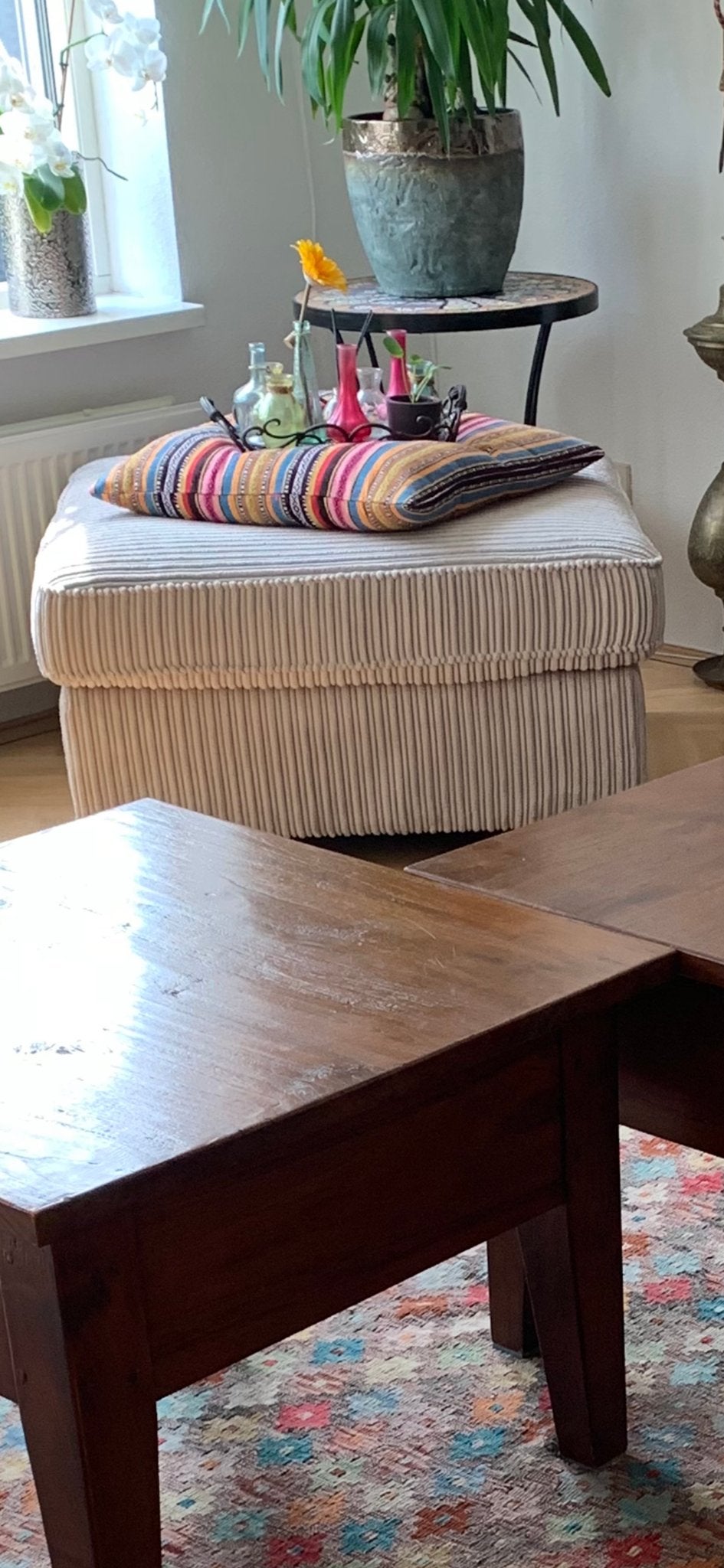 Grote Hocker/Poef in brede ribstof. Zo goed als nieuw, Ophalen, Gebruikt, 75 tot 100 cm, Stof