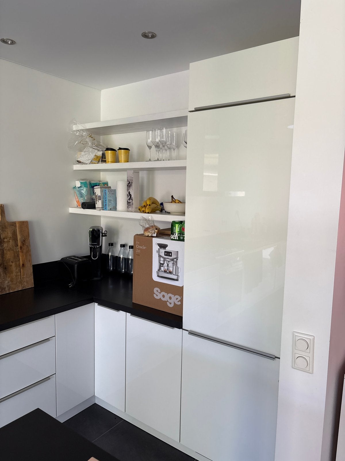 Mooie witte keuken met zwart blad, 5m54 lang, 60 diep, Ophalen, Gebruikt, Overige materialen, Wit