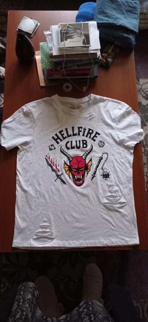 Zeldzaam stranger things T'shirt. Hellfire Club. 2 Keer XL, Wit, Maat 56/58 (XL), Ophalen of Verzenden, Netflix