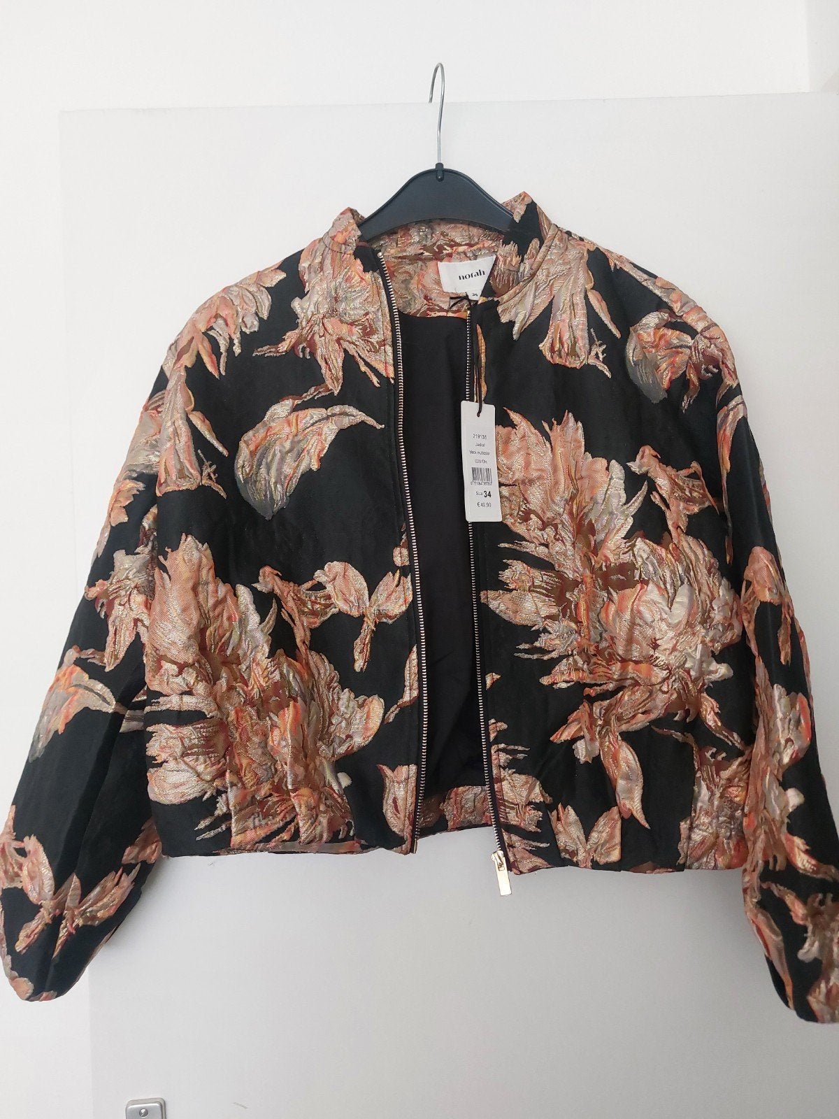 Norah bomberjack met bloemenprint - Maat 34, Zwart, Nieuw, Ophalen of Verzenden, Norah