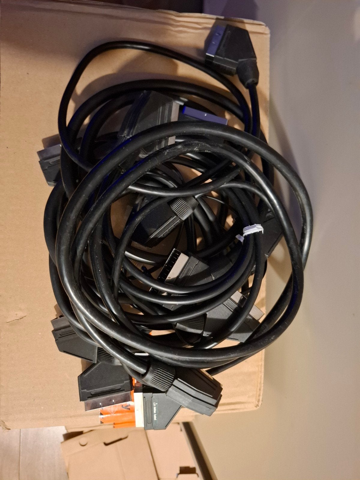 Gratis Free 6x scart kabel, waarvan 1x Deltec kabel,, Ophalen of Verzenden