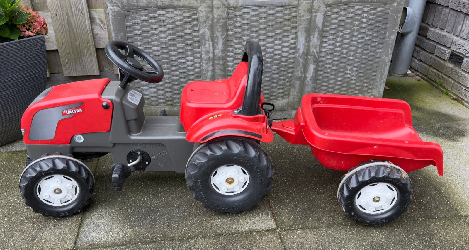 Rolly Toys Valtra traptractor met aanhanger, Ophalen of Verzenden, Gebruikt, Trapvoertuig