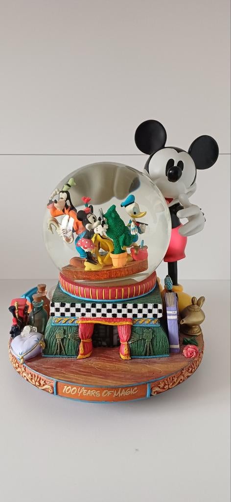 Disney snowglobe Mickey and friends, Ophalen, Mickey Mouse, Zo goed als nieuw, Beeldje of Figuurtje