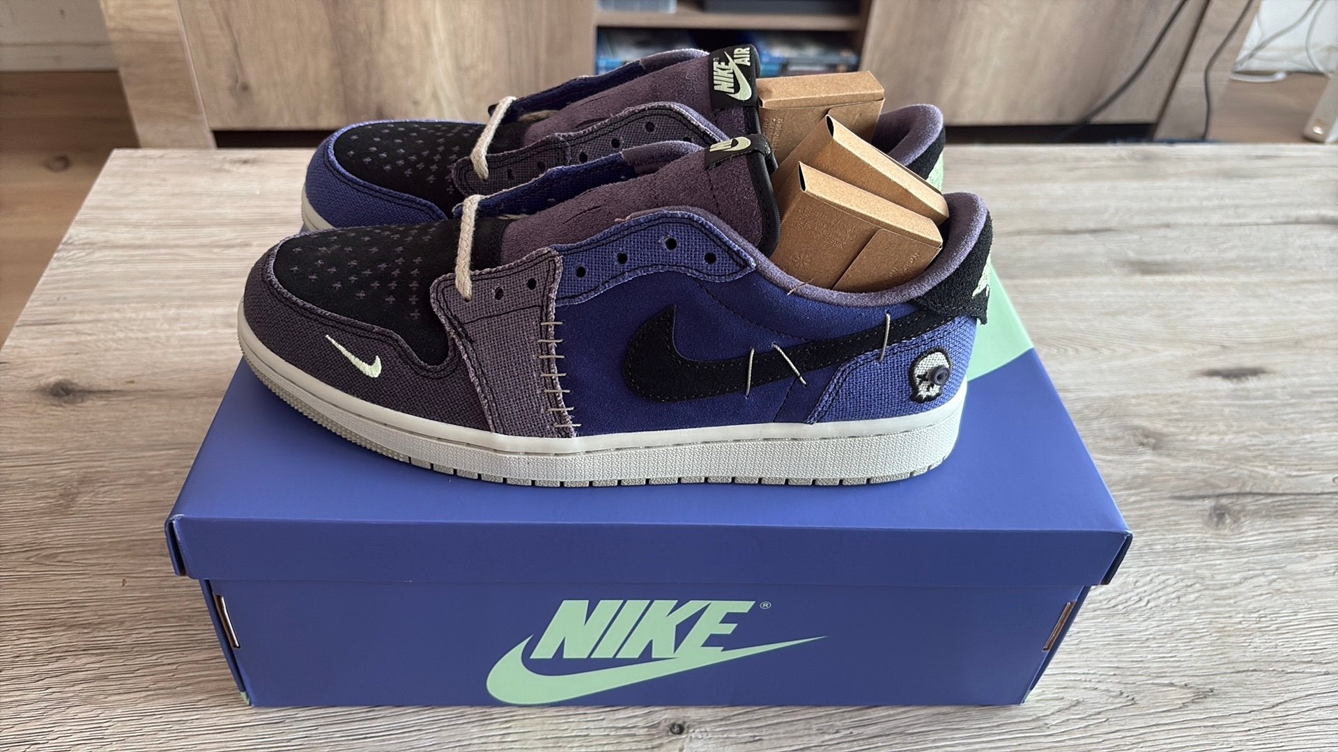 Nike Air Jordan 1 Retro Low OG - Nieuw in doos, Kleding | Heren, Schoenen, Ophalen of Verzenden, Nieuw, Blauw, Sneakers of Gympen