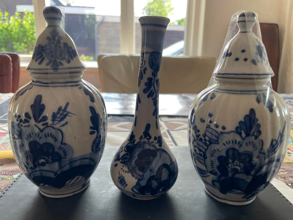 Set handgeschilderd Delfts blauw: 2 gemberpotten en vaasje, Antiek en Kunst, Ophalen of Verzenden