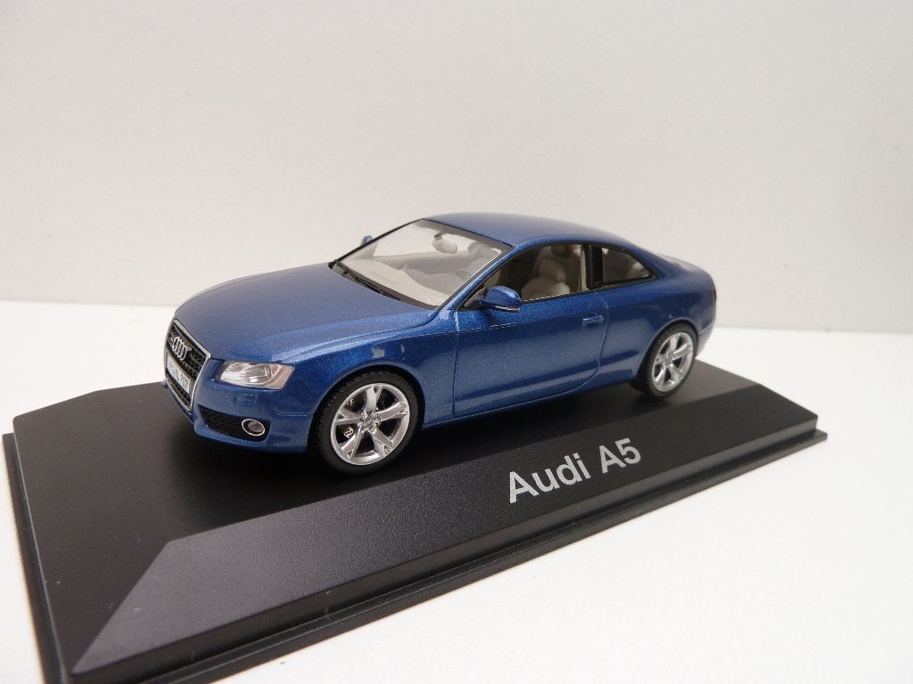 AUDI A5  '' Minichamps ''  Schuco '', Ophalen of Verzenden, Zo goed als nieuw, Auto, Schuco