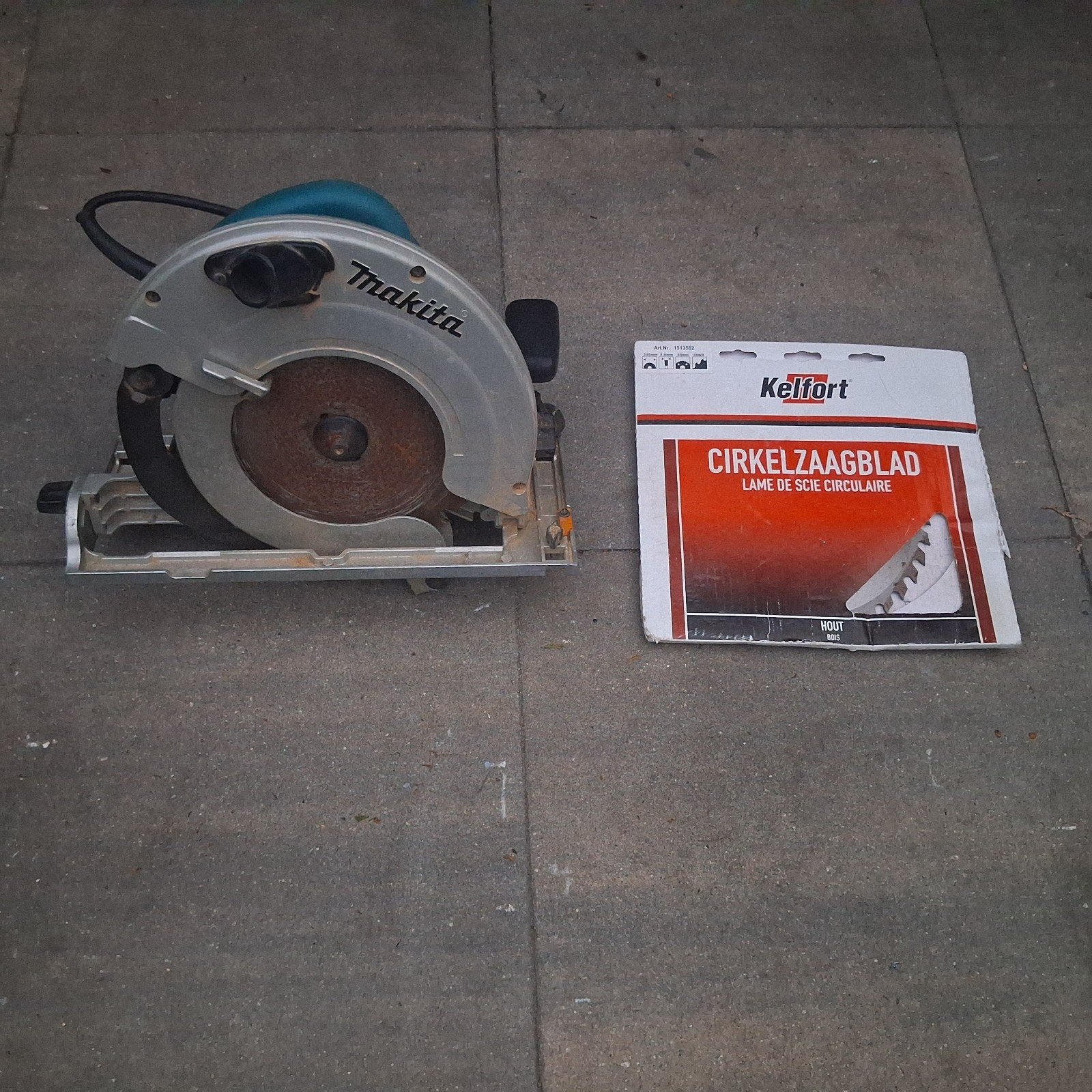Makita cirkelzaag 5903R 235 mm