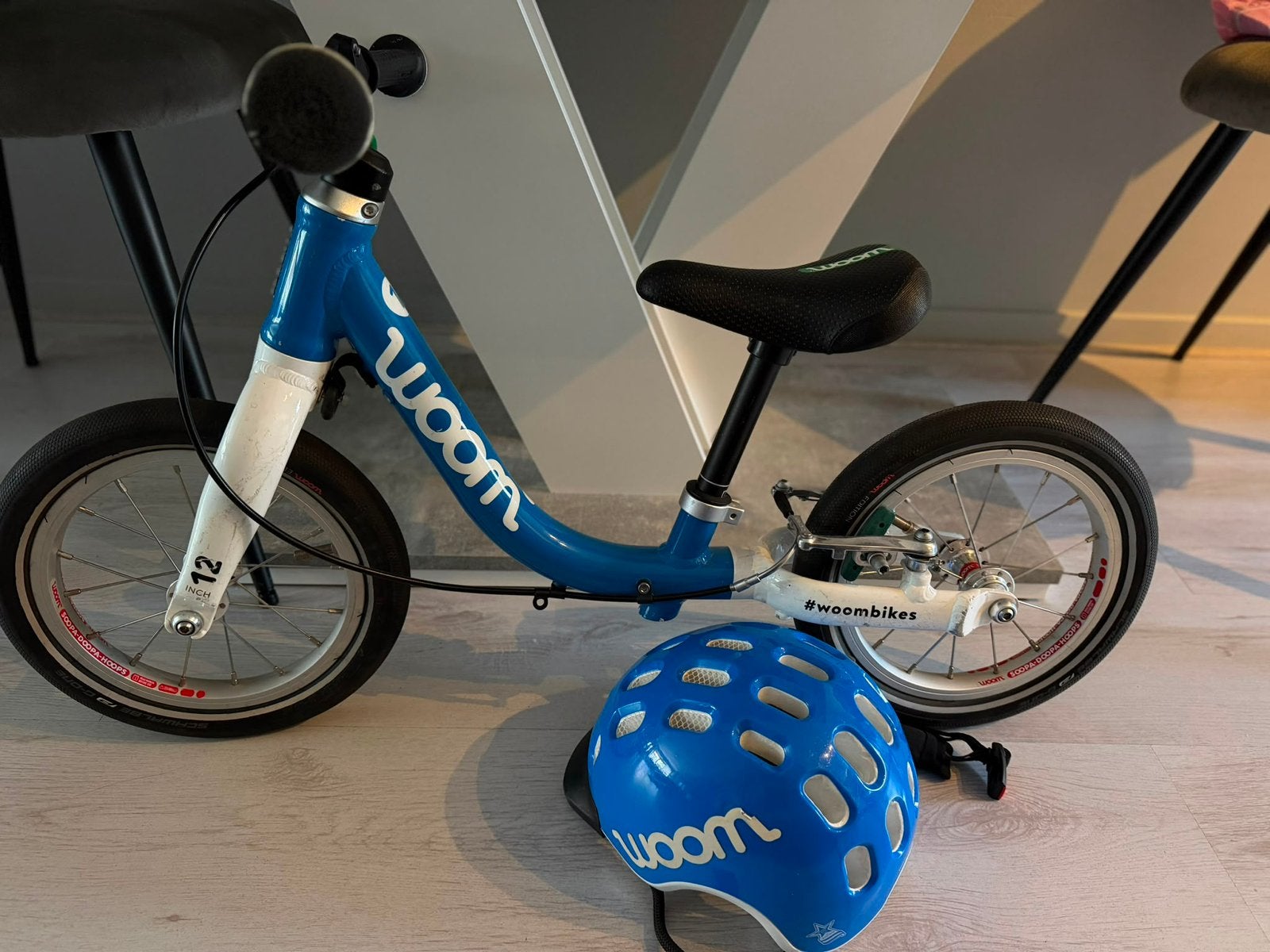 Woom 1 met helmet, Ophalen, Zo goed als nieuw, Minder dan 16 inch