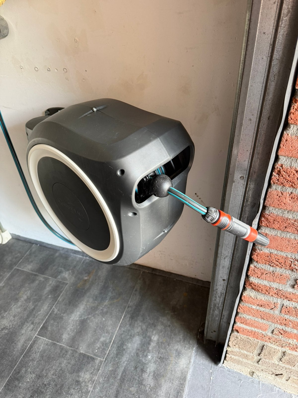 Gardena wandslangenbox Roll Up 25 meter, Tuin en Terras, Tuinslangen, Ophalen of Verzenden, Gebruikt, Tuinslanghaspel