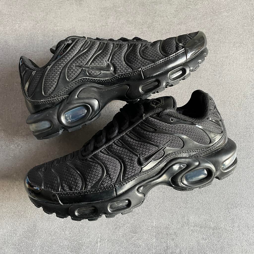 Nike Air Max Plus Tn Triple Black 38.5 zgan, Ophalen of Verzenden, Zo goed als nieuw, Zwart, Sneakers of Gympen