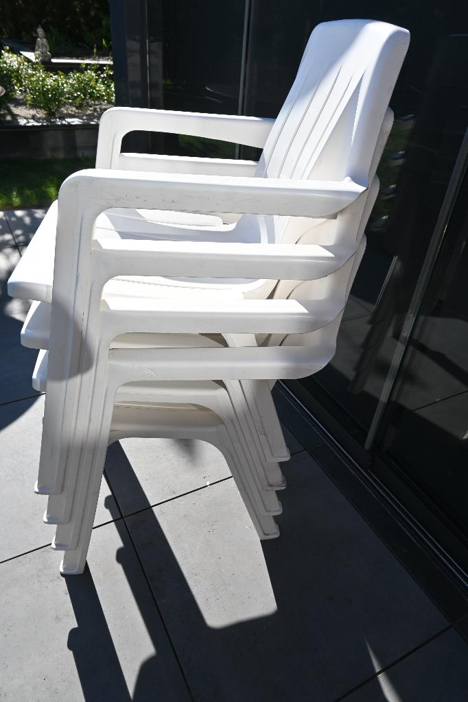 2 schitterende sets van 4 tuinstoelen, Tuin en Terras, Tuinstoelen, Ophalen, Zo goed als nieuw, Kunststof, Stapelbaar