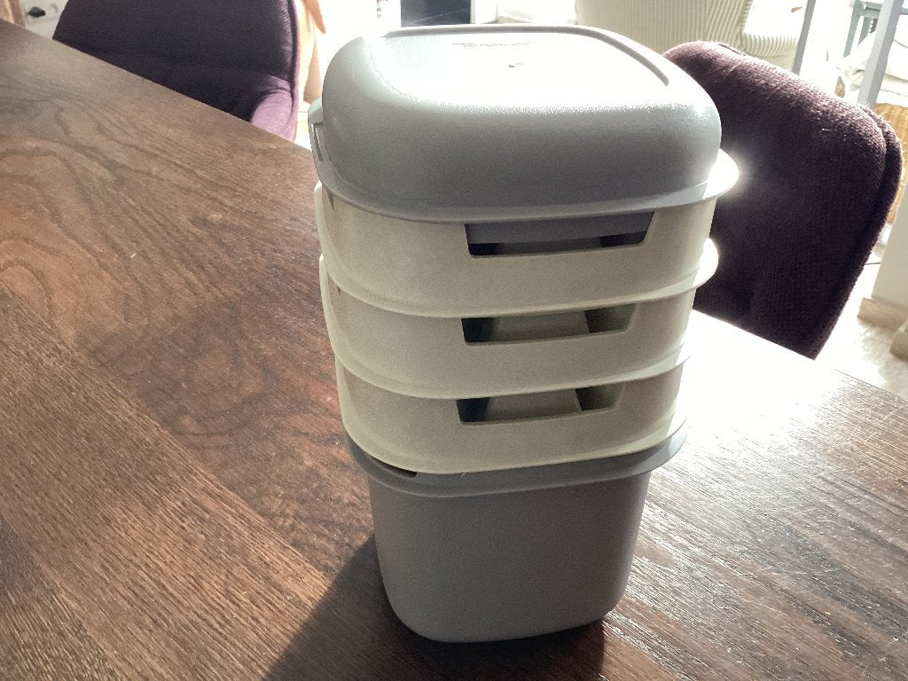 Tupperware ijsemmer met ijsblokjes-vormen / hamburger pers, Ophalen, Zo goed als nieuw, Overige typen, Met deksel