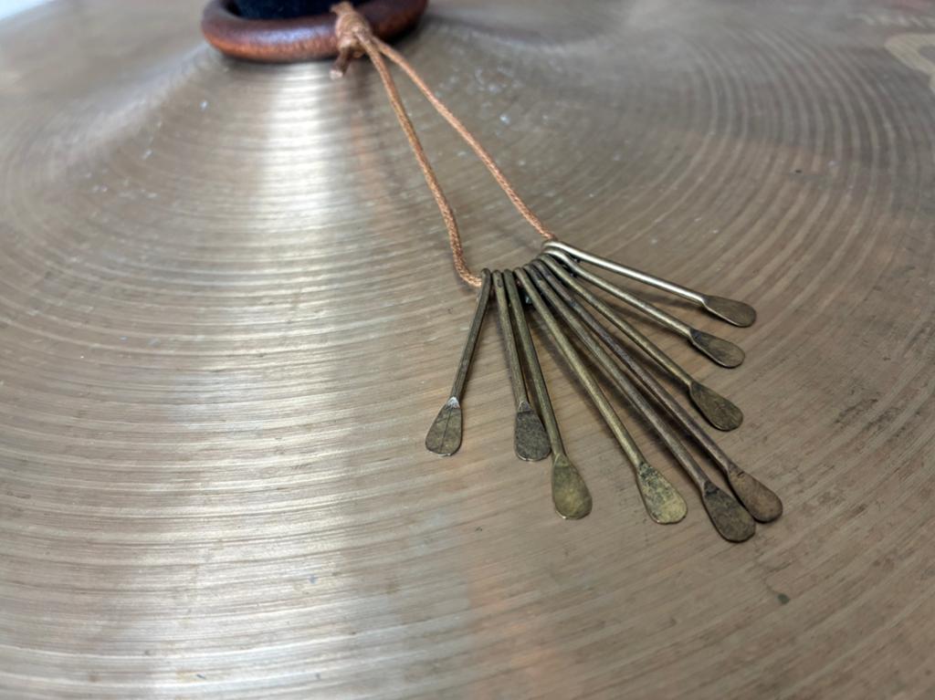 Sizzle Effect Hanger voor Ride en Crash Bekkens, nummer 2, Gebruikt, Verzenden, Melodische percussie, Nvt