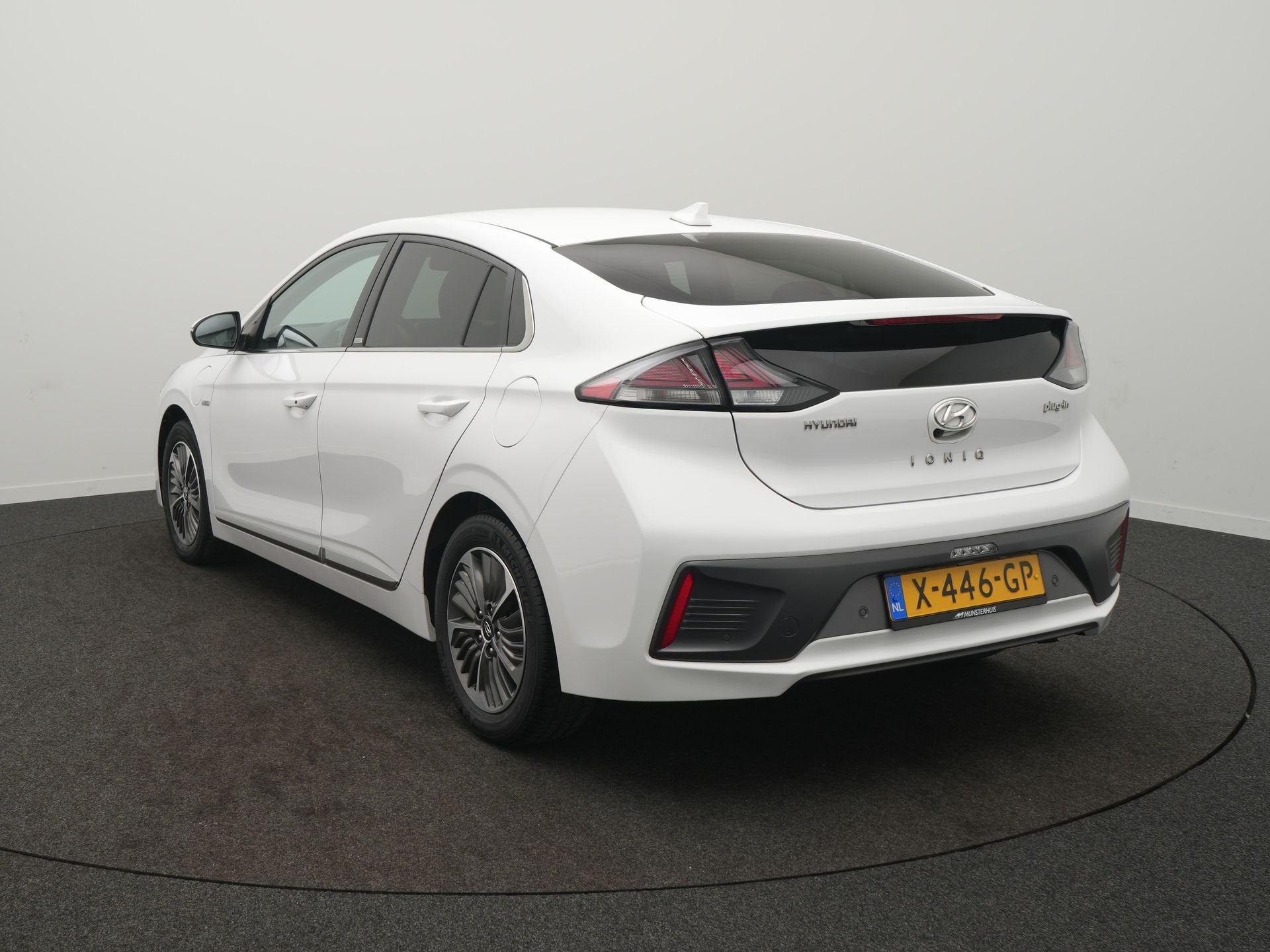 Hyundai IONIQ 1.6 GDi PHEV Comfort - Occasion Lease vanaf, Auto's, Hyundai, Stof, Gebruikt, Overige brandstoffen, Wit