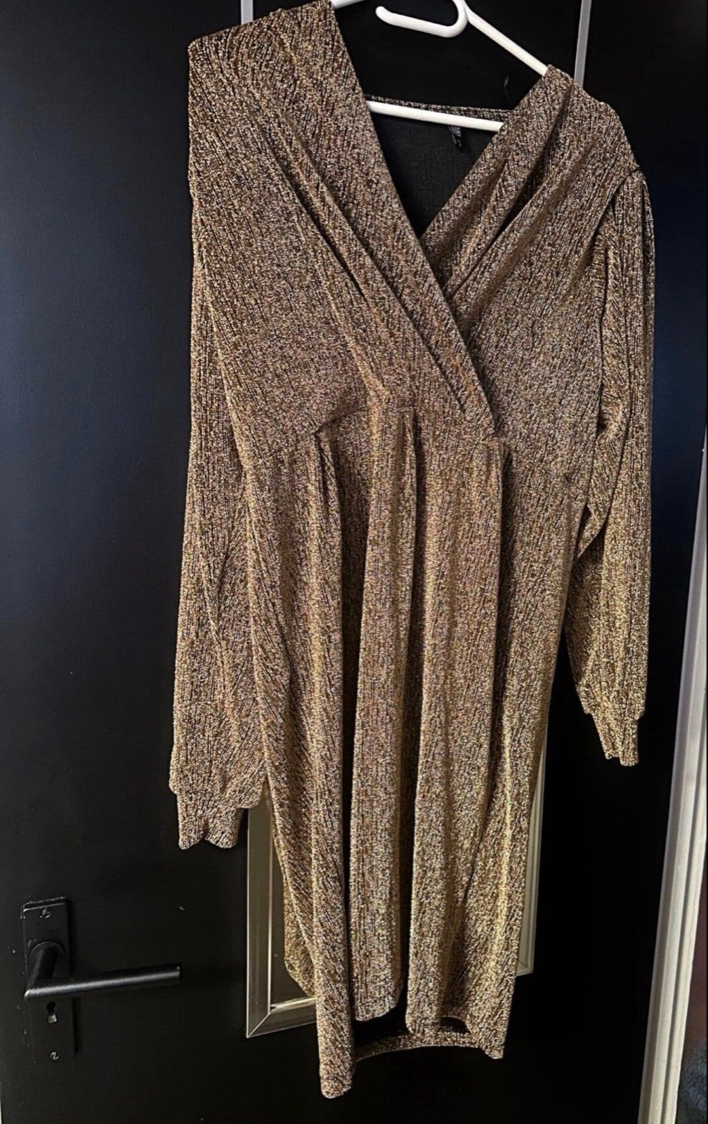 Gouden glitter jurk, Maat 38/40 (M), Ophalen of Verzenden, Zo goed als nieuw, Knielengte