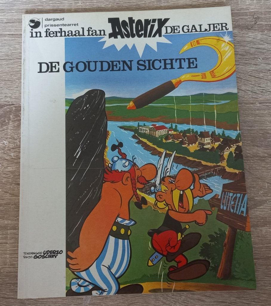 Asterix de Gouden Sichte (gouden snoeimes, Fries 1e druk), Boeken, Gelezen, Eén stripboek, Ophalen of Verzenden, Goscinny & Uderzo