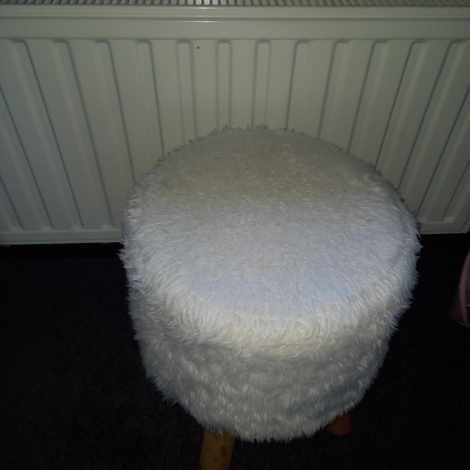 Witte poef met houten poten, Huis en Inrichting, Ophalen
