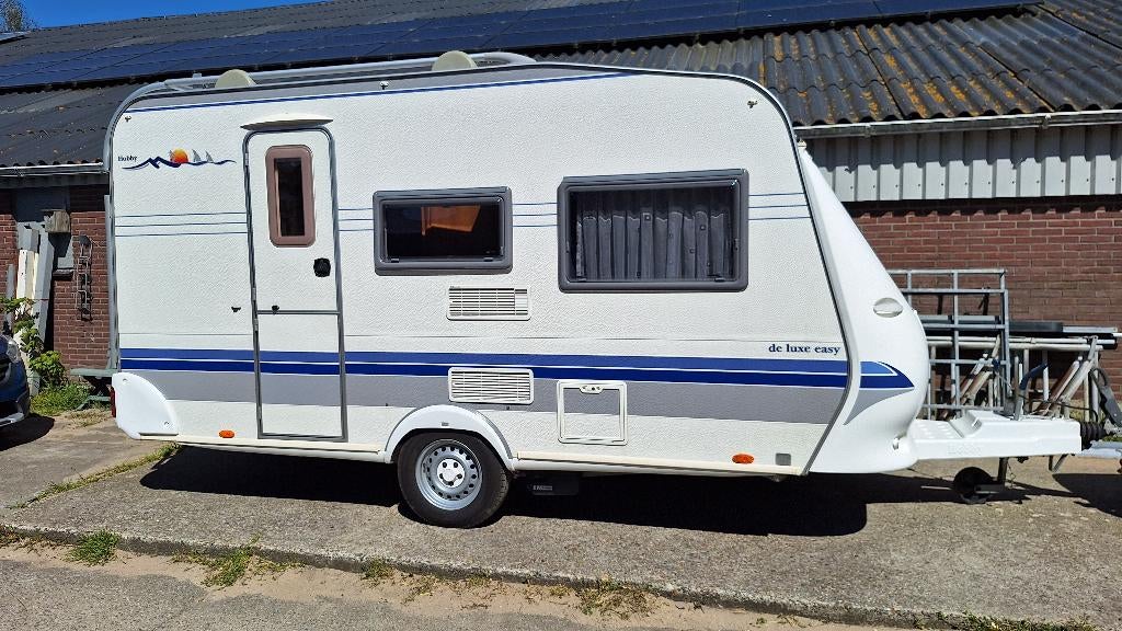 Hobby de Luxe Easy 400, incl voortent en mover, Standaardzit, Hobby, Ringverwarming, 750 - 1000 kg