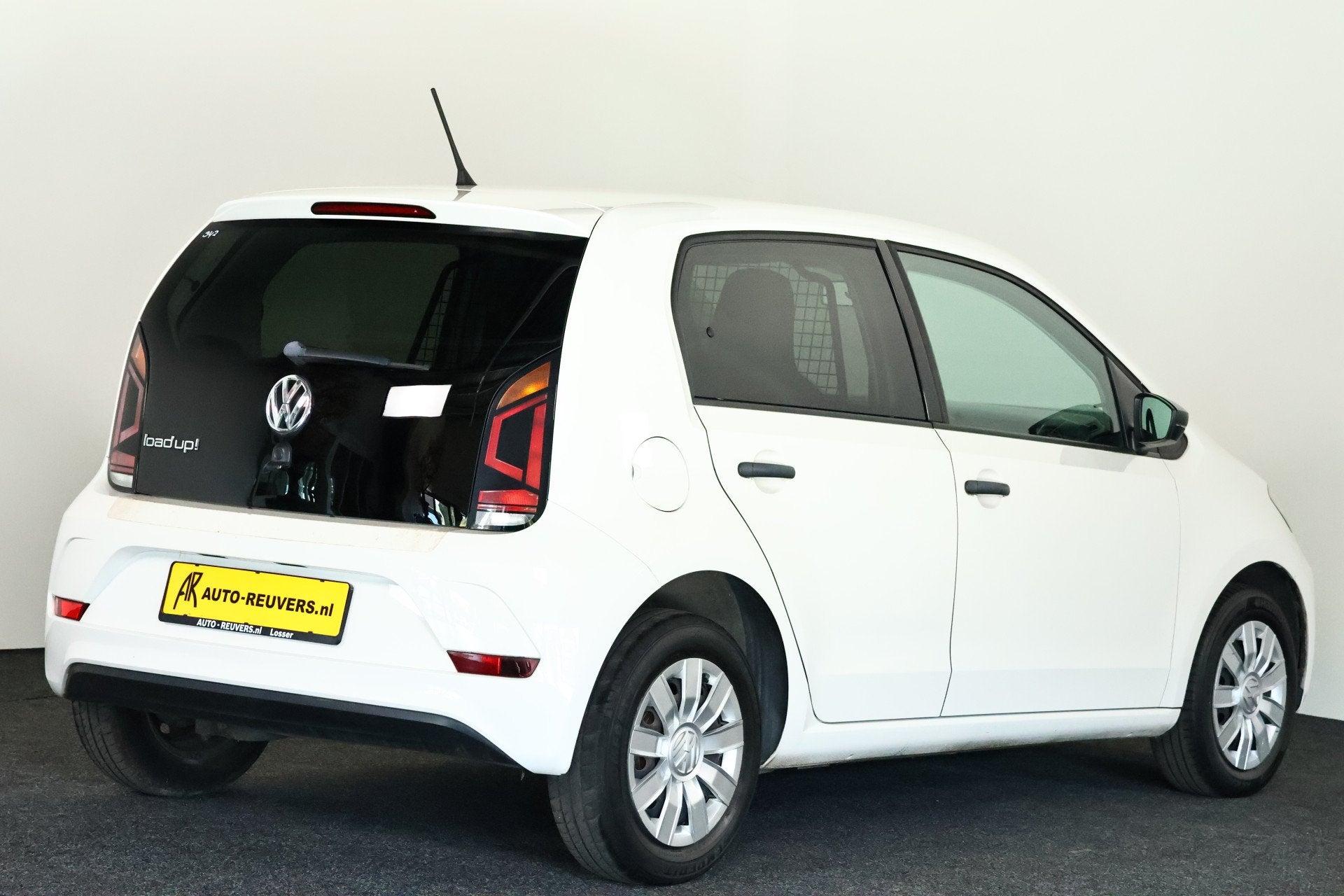 Volkswagen up! 1.0 Load up! BlueMotion / Airco / 4S banden, 12 maanden, Stof, Gebruikt, 60 pk