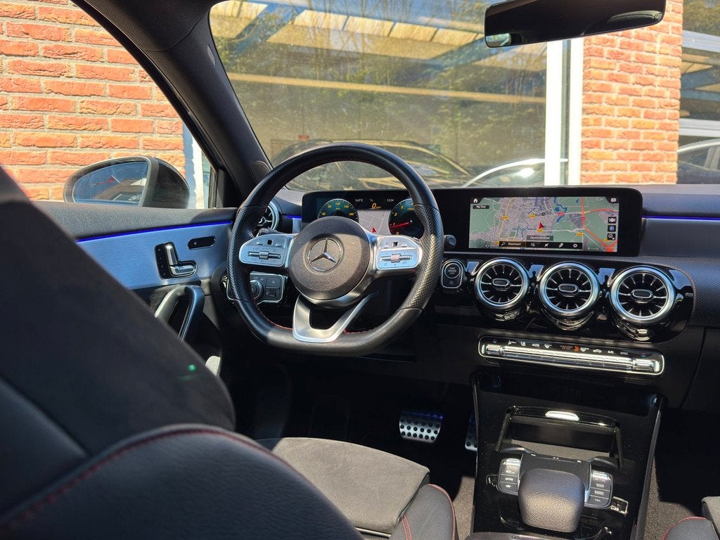 Mercedes-Benz A-klasse 180 Business Solution AMG | Pano | Me, Auto's, Mercedes-Benz, 136 pk, Gebruikt, 4 cilinders, Blauw