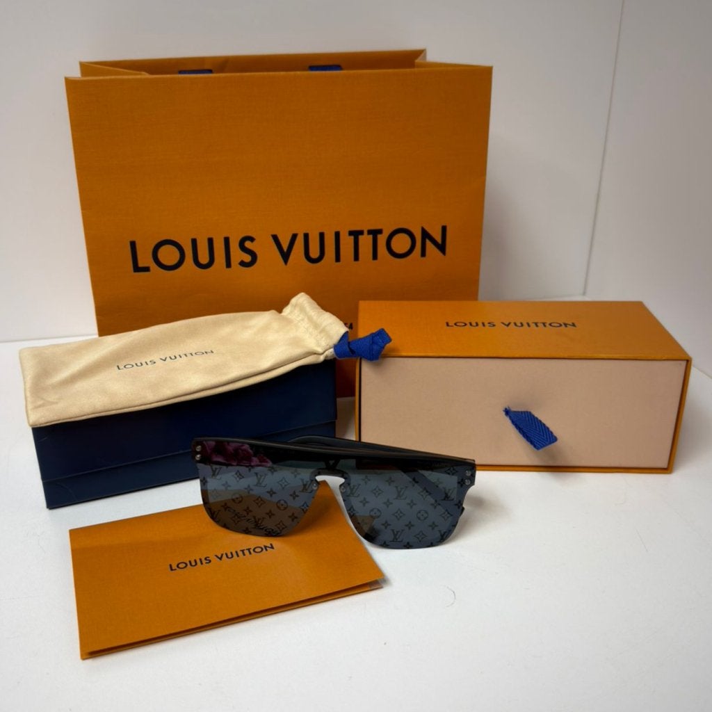 Louis Vuiton Z1082W Waimea Compleet | Nette Staat, Louis Vuitton, Zo goed als nieuw, Support@louisvuitton.com, 2 Rue du Pont Neuf
75001 Paris
France