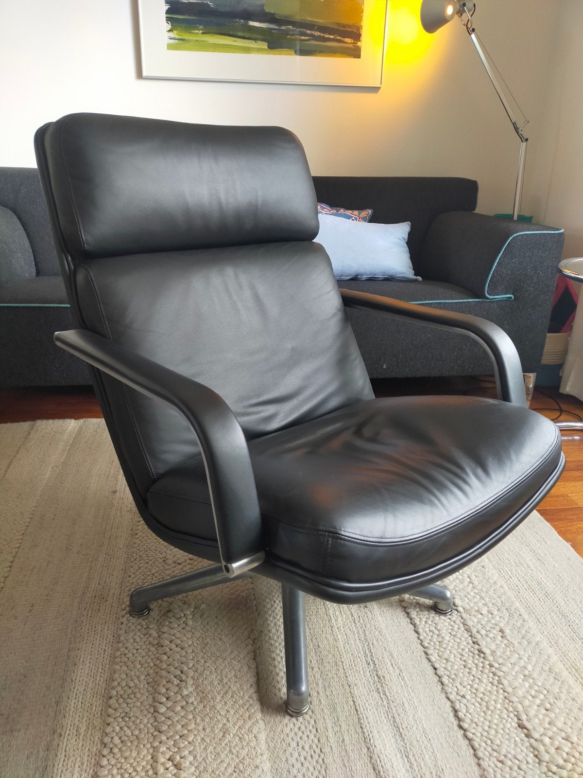 Artifort F141 Fauteuil Zwart Leer ZGAN, 75 tot 100 cm, Zo goed als nieuw, Leer, 50 tot 75 cm