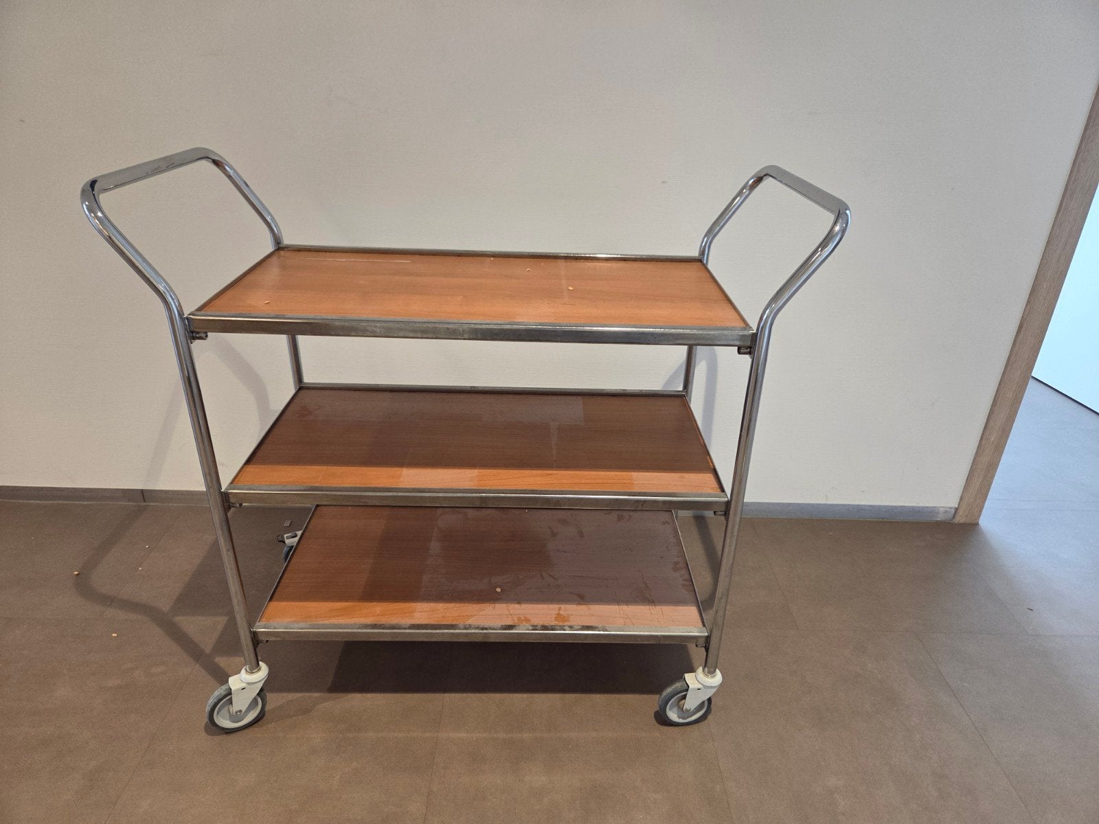 Professionele Ergobjörn trolley / serveerwagen – 3 plateaus, Ophalen, Gebruikt