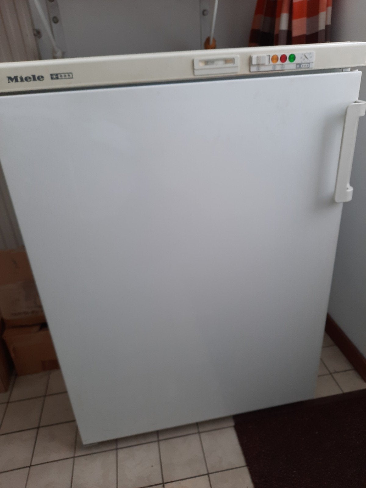 Miele vrieskast met 4 laden, Vrieskast, Gebruikt, Ophalen of Verzenden, 140 tot 160 cm