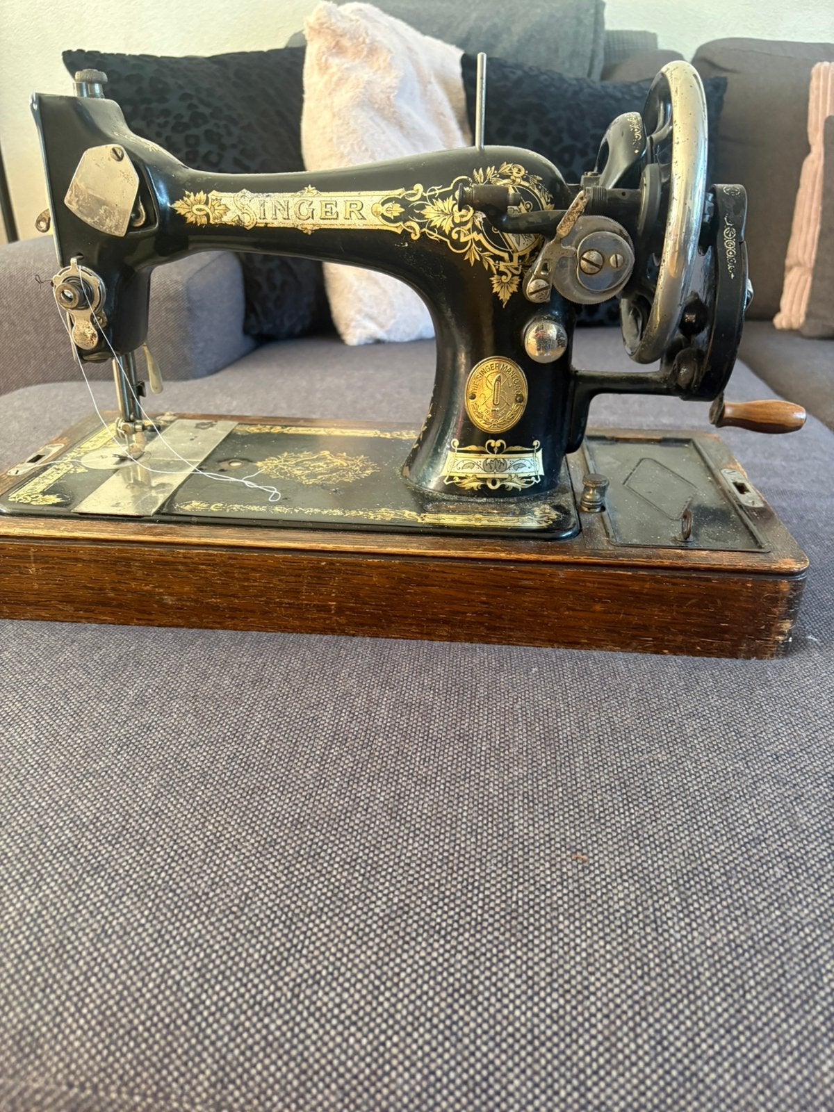 Antieke Singer Naaimachine, Ophalen