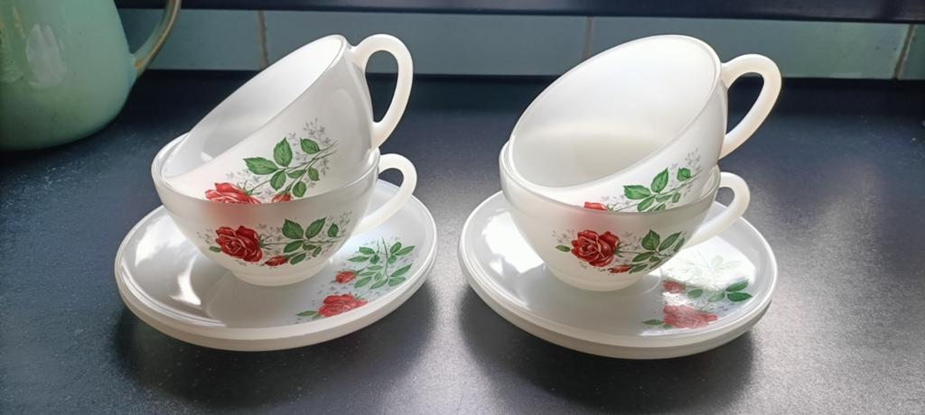 4 kop & schotels Arcopal France Rose, Ophalen of Verzenden, Glas, Overige stijlen, Kop(pen) en/of Schotel(s)