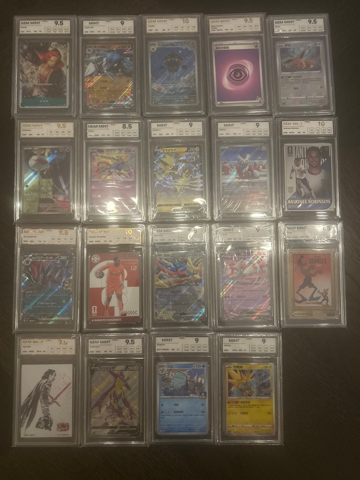 Verzameling van 19 gegradeerde Pokémon en andere kaarten, Verzamelen, Speelgoed, Ophalen of Verzenden, Zo goed als nieuw