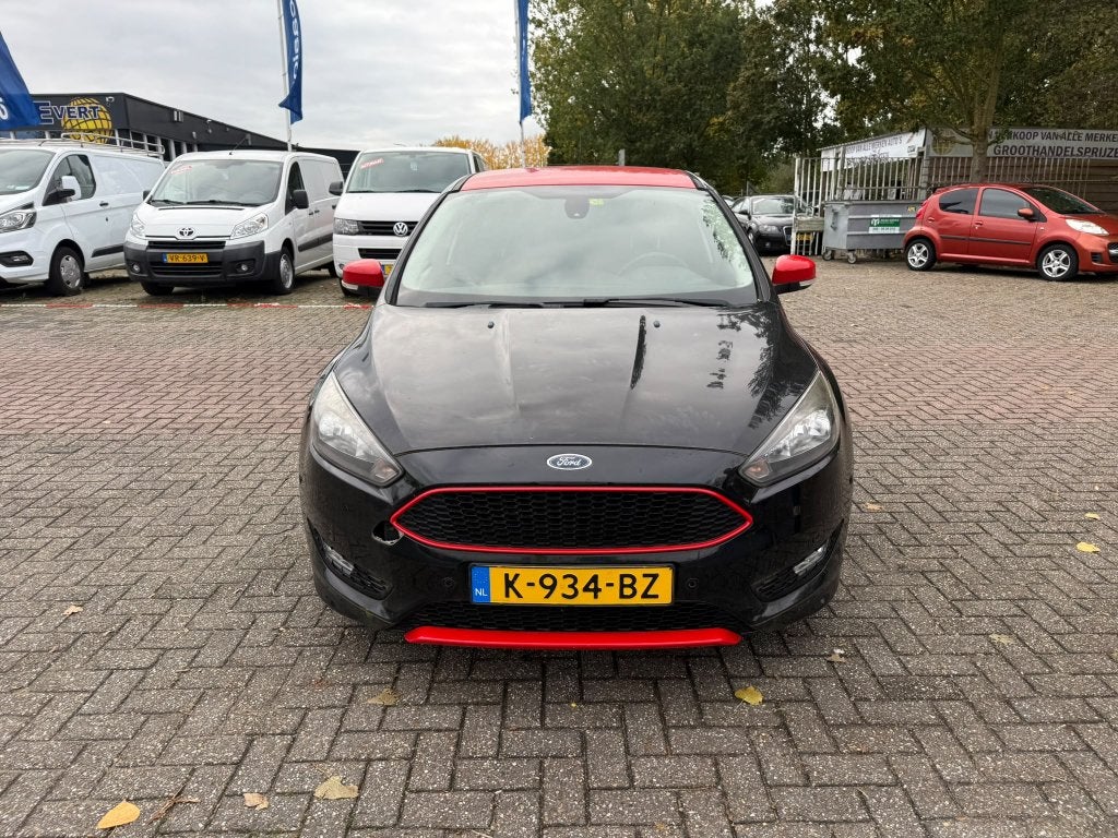 Ford Focus 1.5 Ecoboost 110KW 5-D 2016 Zwart, Auto's, Stof, 1498 cc, 1225 kg, 4 cilinders