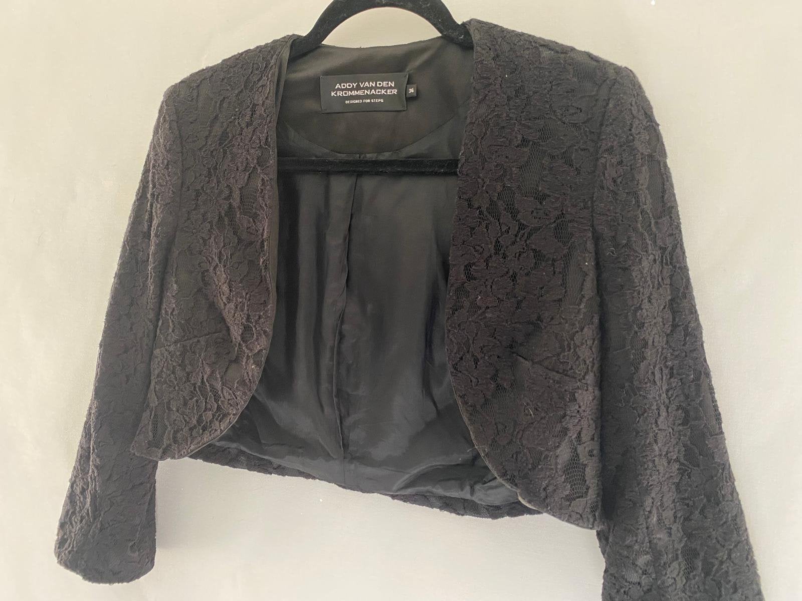 Addy van den Krommenacker zwarte kanten bolero | Maat 36/S, Kleding | Dames, Zwart, Ophalen of Verzenden, Zo goed als nieuw, Jasje